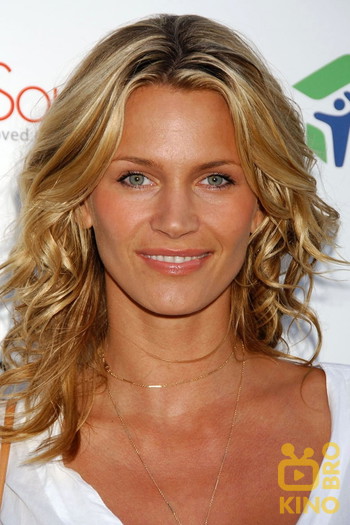 Photo of actress Natasha Henstridge