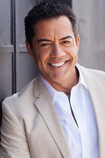 Photo of actor Carlos Gómez