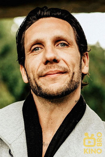 Photo of actor Brandon Novak