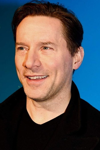 Photo of actor Kal Weber