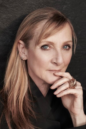 Photo of actress Lesley Sharp