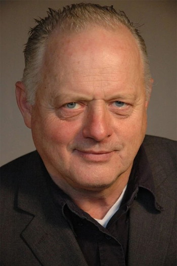 Photo of actor Robert Pugh