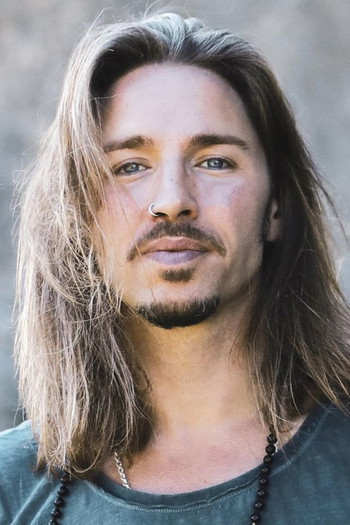 Photo of actor Gil Ofarim