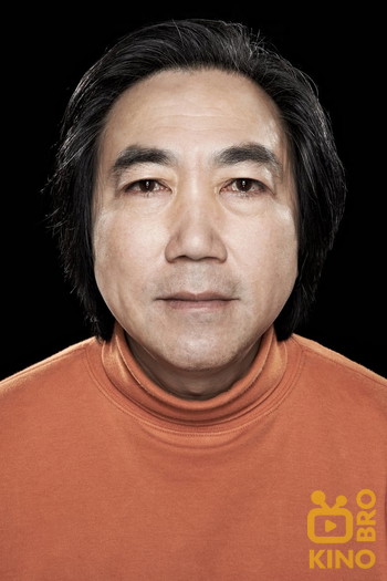 Photo of actor Khanh Hua