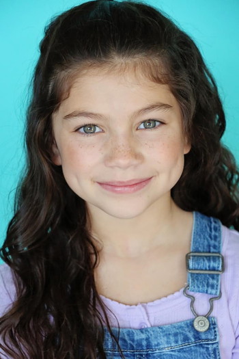 Photo of actress Taylor Pezza