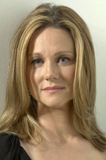 Photo of actress Laura Linney