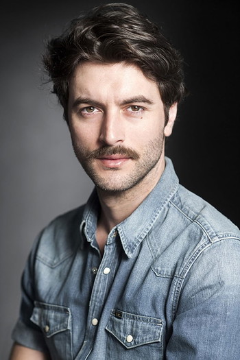 Photo of actor Javier Rey