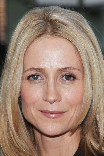 Photo of actress Kelly Rowan