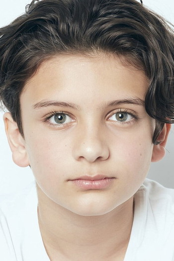 Photo of actor Daxton Gujral