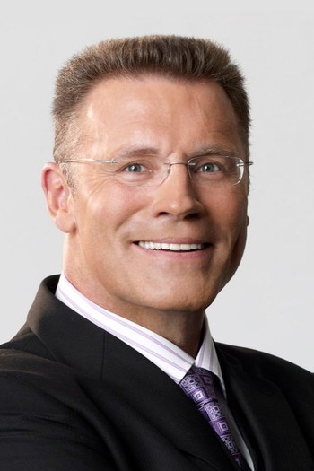 Photo of actor Howie Long