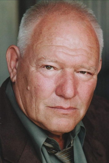 Photo of actor Ron Dean