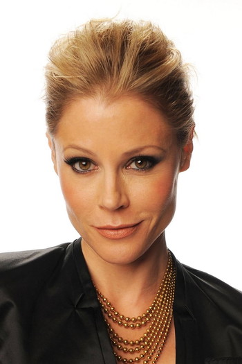 Photo of actress Julie Bowen