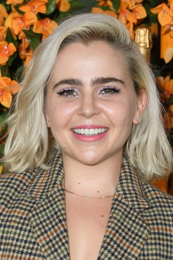 Фото актрисы Mae Whitman