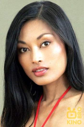 Photo of actress Kira Clavell