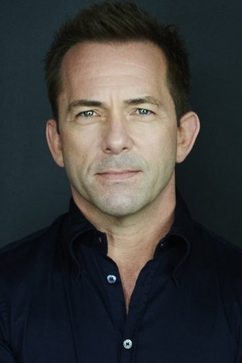 Photo of actor Matthew Bennett