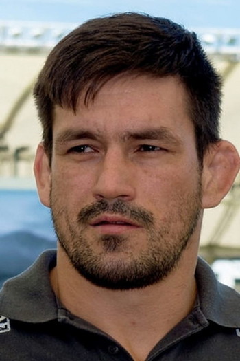 Photo of actor Demian Maia