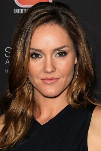 Photo of actress Erinn Hayes