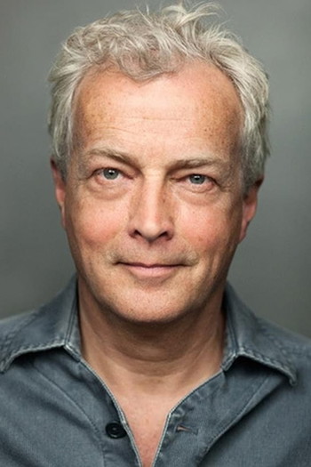 Photo of actor Andrew MacBean