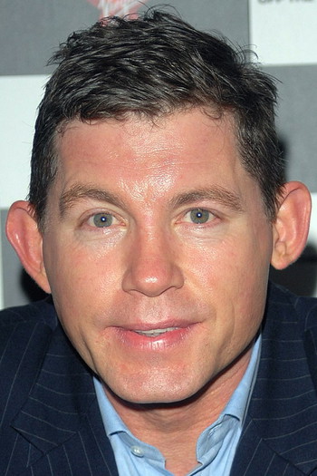 Photo of actor Lee Evans