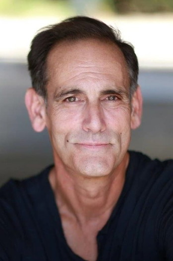 Photo of actor Damian Young