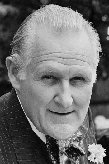 Photo of actor Peter Vaughan