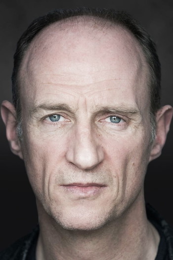 Photo of actor Stuart Bowman