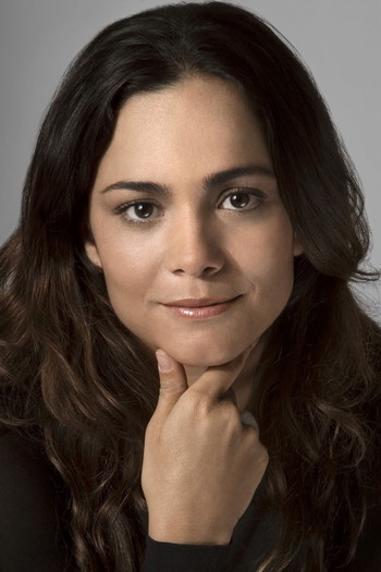 Photo of actress Alice Braga