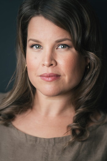 Photo of actress Lindsay Gibson