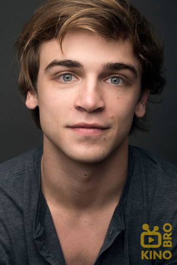 Photo of actor Sean Grandillo