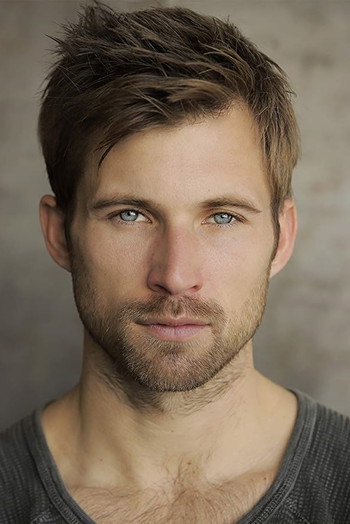 Photo of actor Justin Deeley