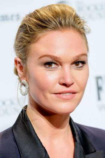 Photo of actress Julia Stiles