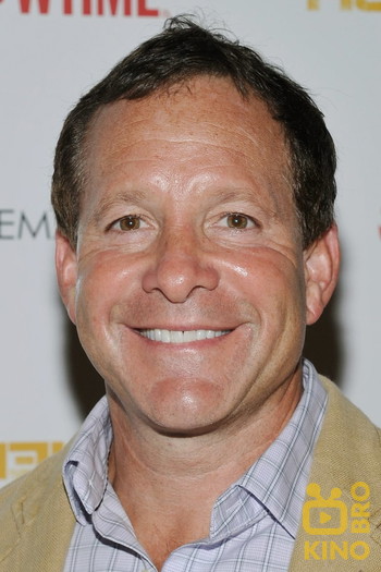 Photo of actor Steve Guttenberg