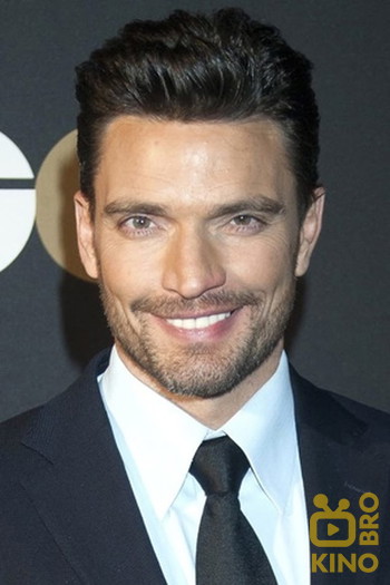 Photo of actor Julián Gil