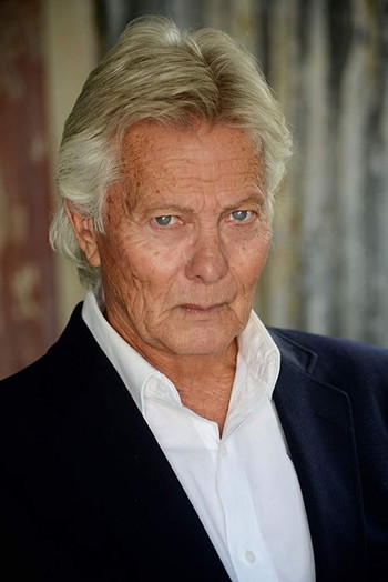 Photo of actor Ron Thompson