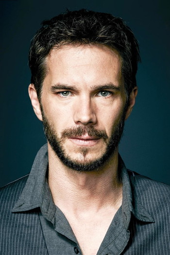 Photo of actor James D\'Arcy