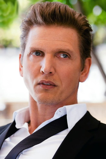 Photo of actor Barry Pepper