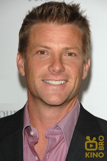 Photo of actor Doug Savant