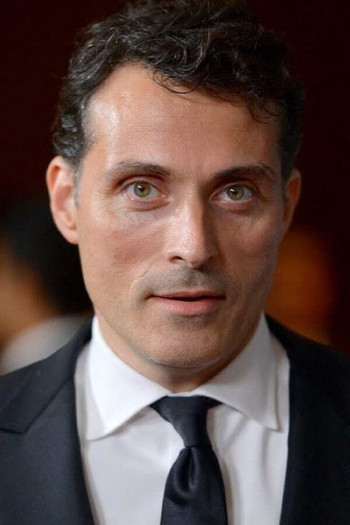 Photo of actor Rufus Sewell