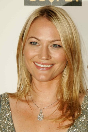 Photo of actress Sarah Wynter