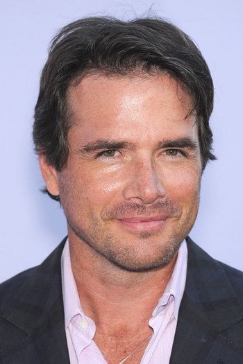 Photo of actor Matthew Settle