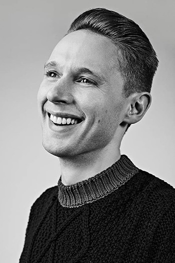 Photo of actor Samuel Barnett