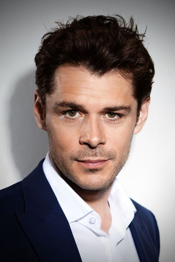 Photo of actor Kenny Doughty