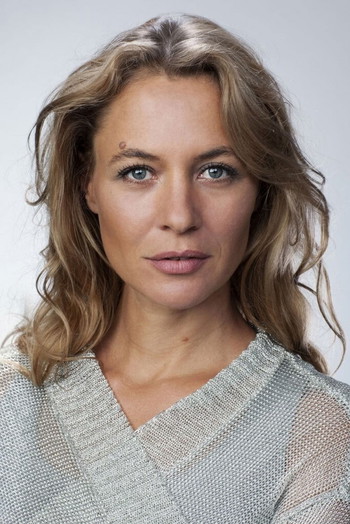 Photo of actress Julia Thurnau