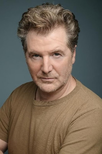 Photo of actor Matthew Géczy