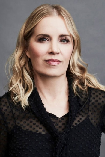 Photo of actress Kim Dickens