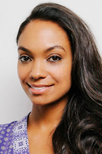 Photo of actress Lyndie Greenwood