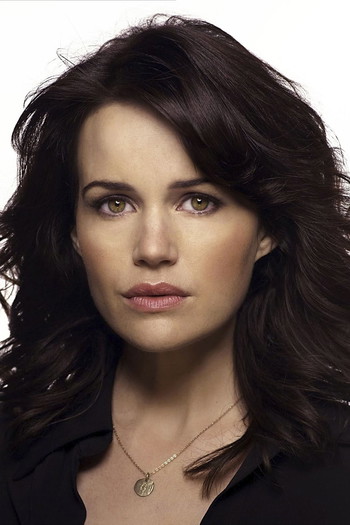 Photo of actress Carla Gugino