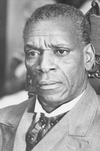 Photo of actor Moses Gunn