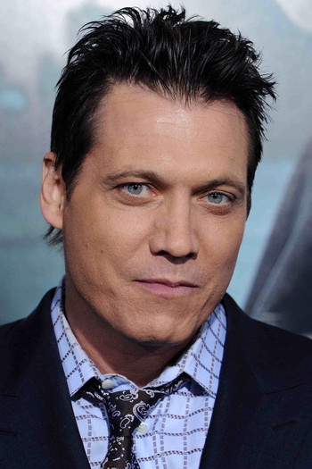 Photo of actor Holt McCallany