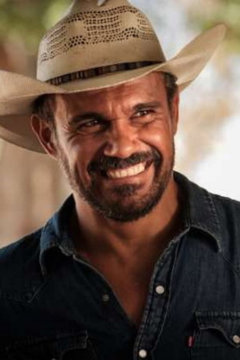 Photo of actor Aaron Pedersen